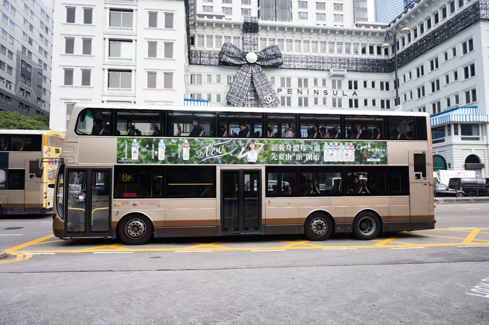 九巴人行道側面廣告實景