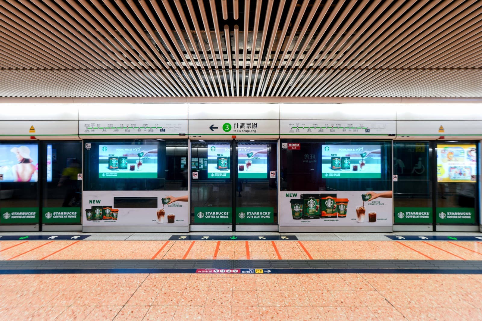 MTR Platform Screen Door sticker installation example (Starbucks Coffee at Home)